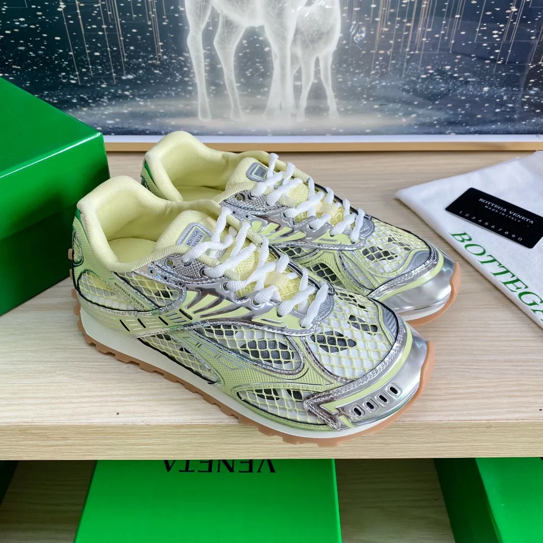 p620🐮🐮High-end version, the original 1:1 couple style new model is on the shelves🔥BV Orbit sneakers Wang Yibo's same style couple's Dad Runner sneakers, made of lightweight technical mesh fabric. Features a geometric patterned rubber outsole. The outsole is made of color-blocked TPU outsole. Size: women’s shoes 35-40, men’s shoes 39-45.